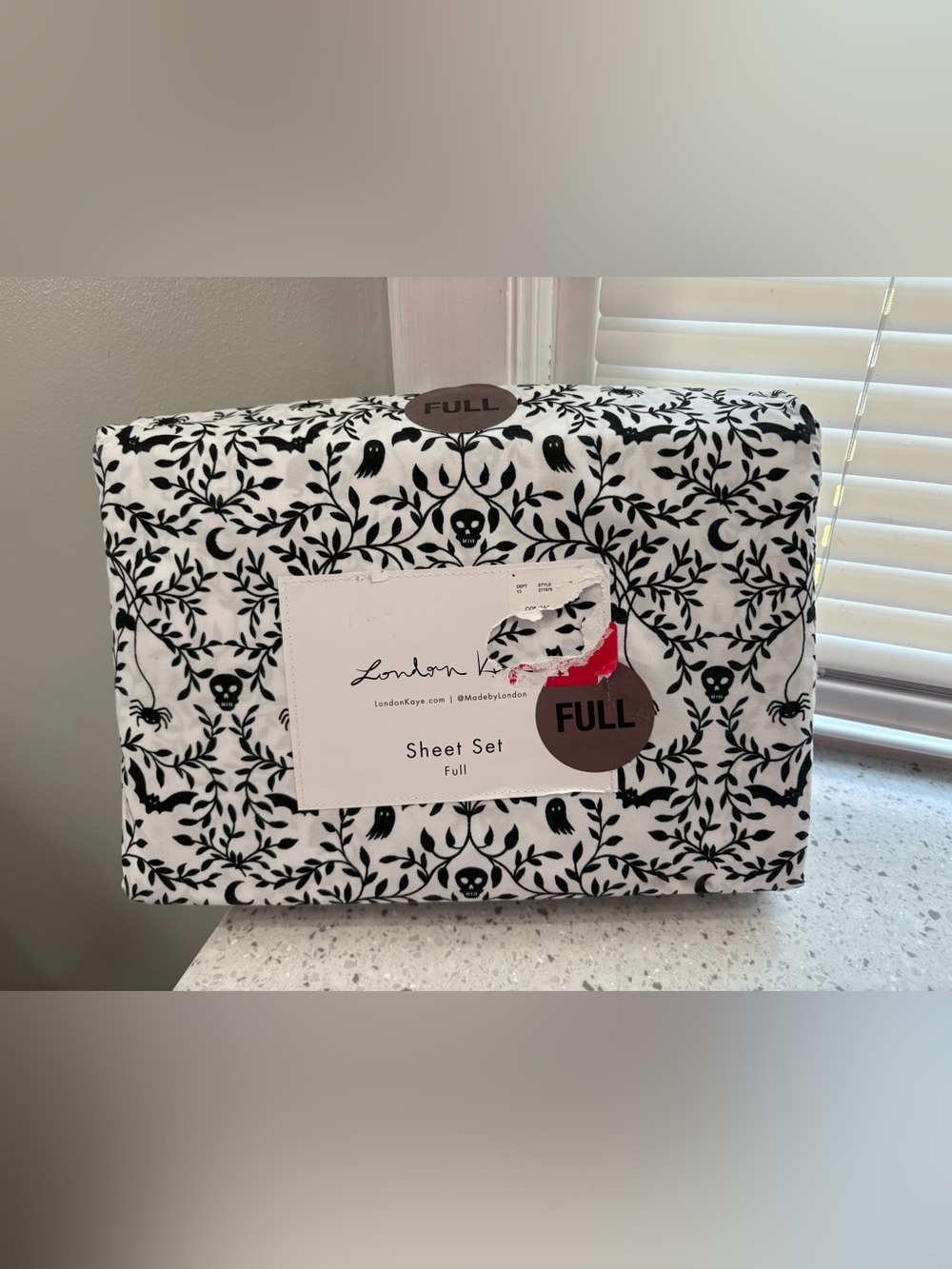 NEW London Kaye Full Black & White Skull Vine Sheet Set